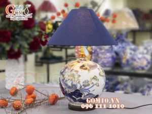 Đèn sứ Phong Thủy men màu vẽ vàng 24k, cảnh Cá Chép Liên Hoa, cao 56cm