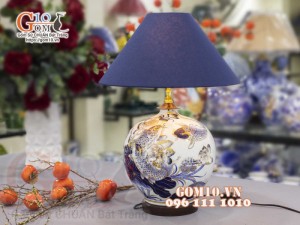 Đèn sứ Phong Thủy men màu vẽ vàng 24k, cảnh Cá Chép Liên Hoa, cao 56cm