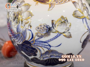 Đèn sứ Phong Thủy men màu vẽ vàng 24k, cảnh Cá Chép Liên Hoa, cao 56cm
