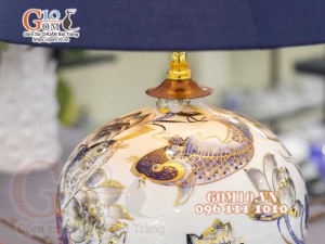 Đèn sứ Phong Thủy men màu vẽ vàng 24k, cảnh Cá Chép Liên Hoa, cao 56cm
