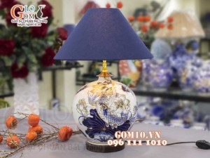 Đèn sứ Phong Thủy men màu vẽ vàng 24k, cảnh Cá Chép Liên Hoa, cao 56cm