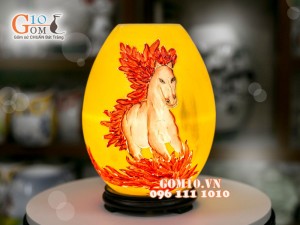 Đèn tinh dầu dáng trứng cao khắc Bạch Mã cao 23cm