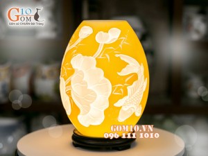 Đèn tinh dầu dáng trứng cao khắc Cá chém bên hoa Sen cao 23cm
