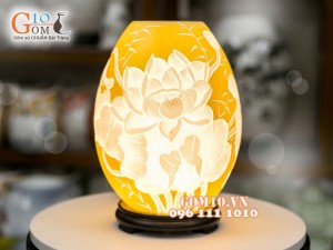 Đèn tinh dầu dáng trứng cao khắc Cá chém bên hoa Sen cao 23cm