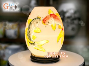 Đèn tinh dầu dáng trứng cao khắc Cá chép bên hoa sen cao 23cm