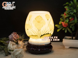 Đèn xông tinh dầu dáng cao họa tiết hoa vàng, cao 18cm