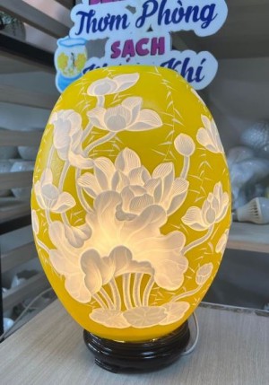 Đèn xông tinh dầu dáng trứng khắc Cá chép Hoa sen, cao 38cm