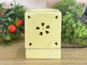 Đèn xông tinh dầu dáng vuông men màu vàng, cao 11m