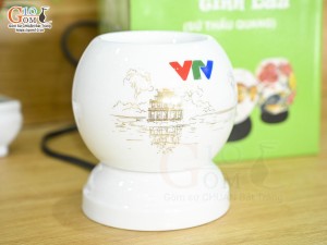 Đèn xông tinh dầu mini men trắng họa tiết Tháp Rùa vàng kim, in logo VTV