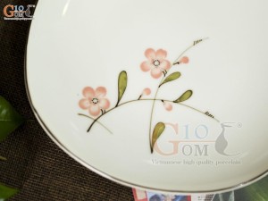 Đĩa ảo men kem vẽ hoa Đào hồng, đường kính 22cm