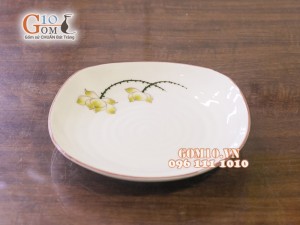 Đĩa ảo men kem vẽ hoa Sen vàng 22cm