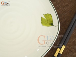 Đĩa ảo men kem vẽ lá Như Ý, đường kính 18cm