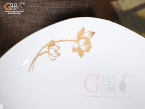Đĩa ảo men trắng hoa Sen kẻ viền vàng 24k, đường kính 22cm