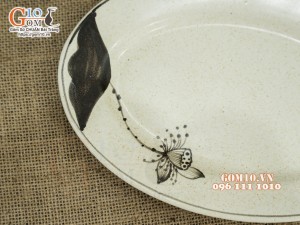 Đĩa bầu dục men kem tấm vẽ hoa Sen 25x17cm