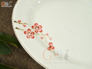Đĩa bầu dục men kem vẽ hoa đào đỏ, 25x17cm