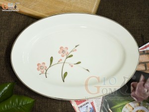 Đĩa bầu dục men kem vẽ hoa Đào hồng, 31x22cm