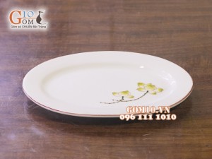 Đĩa bầu dục men kem vẽ hoa Sen vàng 31,5cm