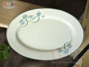 Đĩa bầu dục men kem vẽ hoa Sen xanh 30x20cm