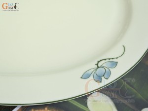 Đĩa bầu dục men kem vẽ hoa Sen xanh, 25x17cm