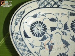 Đĩa bầu dục men rạn họa tiết hoa cúc, 30x20cm