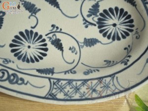 Đĩa bầu dục men rạn họa tiết hoa cúc, 30x20cm