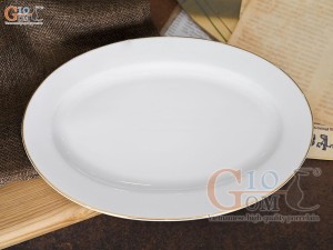 Đĩa bầu dục men trắng kẻ chỉ vàng kim, kích thước 25x17cm