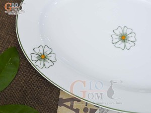 Đĩa bầu dục men trắng vẽ ngàn hoa, 25x17cm
