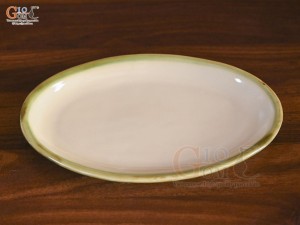Đĩa bầu dục men vuốt trơn 24x17cm