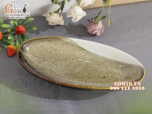 Đĩa bầu dục sâu men hỏa biến gấm vàng Cát Tường, 29x14cm
