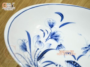 Đĩa bầu dục sâu men trắng vẽ hoa sen tràm cổ, 24x16cm