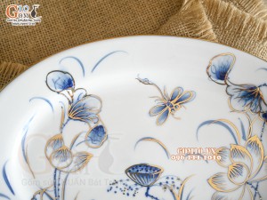 Đĩa bầu dục trơn men trắng hoa Sen tràm cổ vẽ vàng 24k, 25x17cm