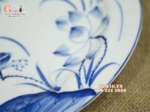 Đĩa bầu dục trơn men trắng vẽ hoa sen tràm cổ, 28x20cm