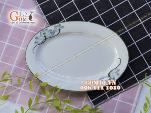 Đĩa bầu dục trơn men kem vẽ sen xanh - Chỉ xanh, 25x17cm