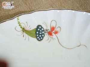 Đĩa bầu dục vân men kem vẽ Chuồn Sen 31x21cm