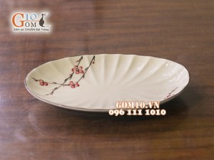 Đĩa bầu dục vân men kem vẽ hoa đào đỏ 27,5cm x 17,5cm