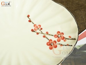 Đĩa bầu dục vân men kem vẽ hoa Đào đỏ, 27x18cm