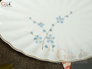 Đĩa bầu dục vân men kem vẽ hoa Đào xanh, 30x20cm