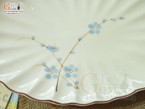 Đĩa bầu dục vân men kem vẽ hoa Đào xanh, 31x21cm