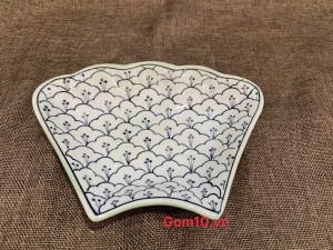 Đĩa cánh Hoa Mặt Trời vẽ Bèo cổ khắc hoa 20x13cm