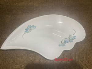 Đĩa cánh tiên men trắng vẽ hoa sen xanh, 32x18cm