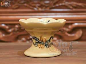 Đĩa cau chân cao men hoàng tộc đắp nổi đào, 10cm