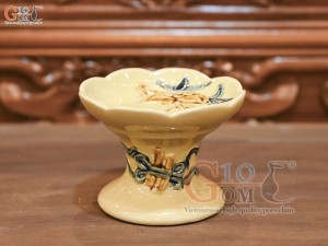 Đĩa cau chân cao men hoàng tộc đắp nổi đào, 10cm