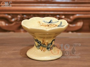 Đĩa cau chân cao men hoàng tộc đắp nổi đào, 10cm