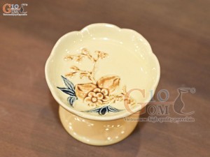 Đĩa cau chân cao men hoàng tộc đắp nổi đào, 10cm