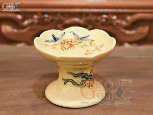 Đĩa cau chân cao men hoàng tộc đắp nổi đào, 10cm