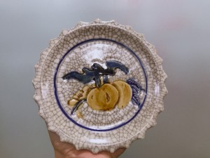 Đĩa cau men rạn đắp nổi phi 14cm