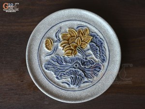 Đĩa cau men rạn nổi hoa sen Cát Tường, đường kính 15.5cm
