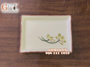 Đĩa chữ nhật lượn men kem vẽ hoa Sen vàng 16cm