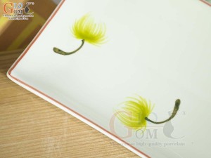 Đĩa chữ nhật men kem vẽ Bồ Công Anh 17cm