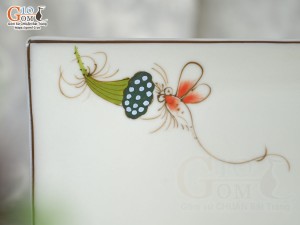 Đĩa chữ nhật men kem vẽ Chuồn Sen 32x20cm